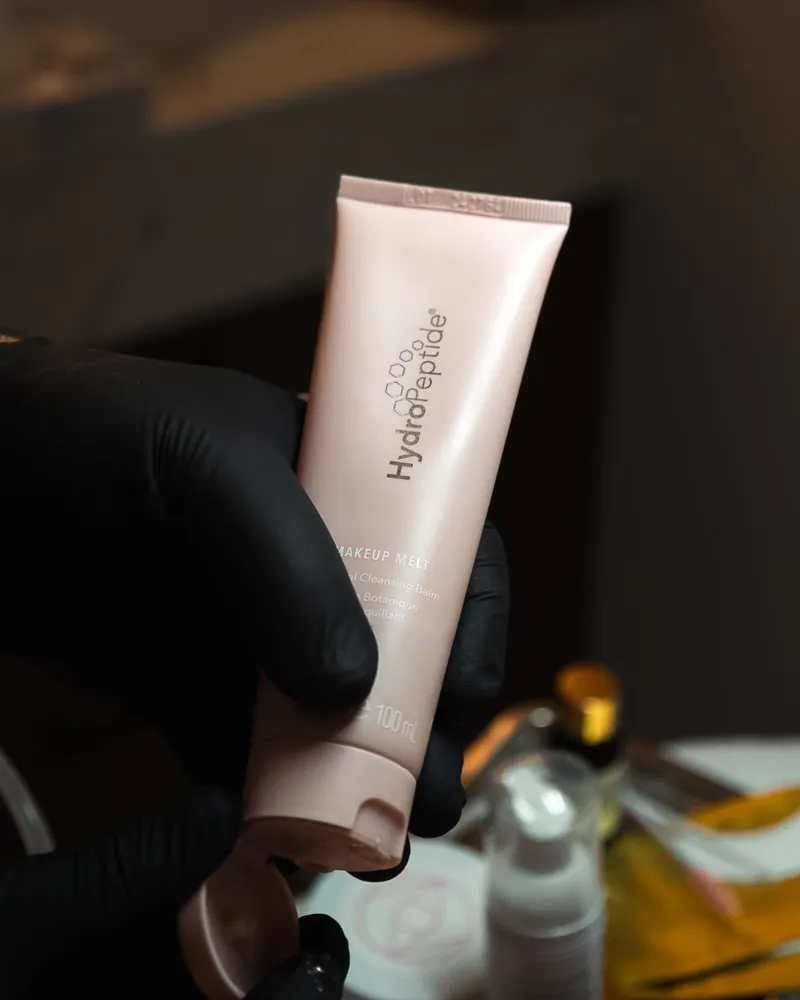 Soin du visage HydroPeptide au studio G d'Or