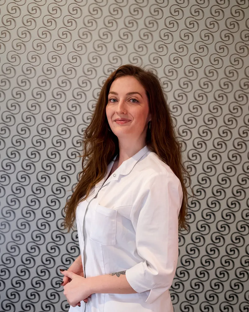 Justine, experte beauté au studio G d'Or